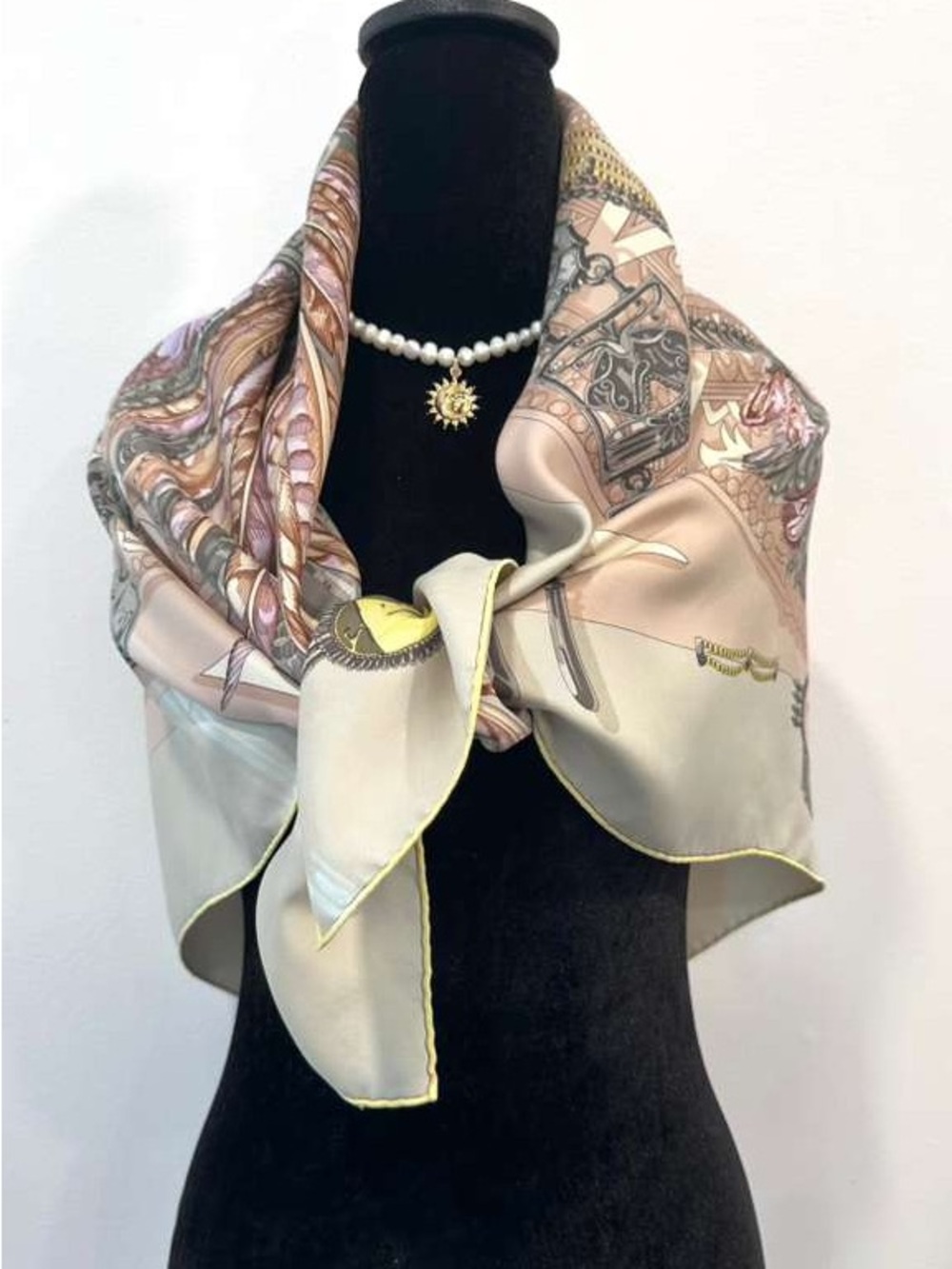 Hermes Silk Scarf Carré 90 Pink Grey Hand Rolled Made in France - Picture 2 of 9